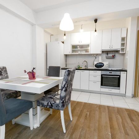 One Bedroom Apartment With Private Parking Скоп'є Екстер'єр фото