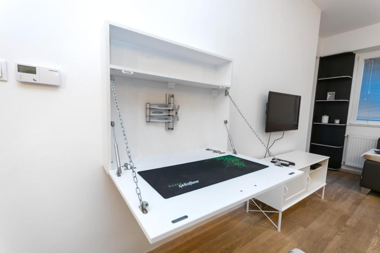 One Bedroom Apartment With Private Parking Скоп'є Екстер'єр фото