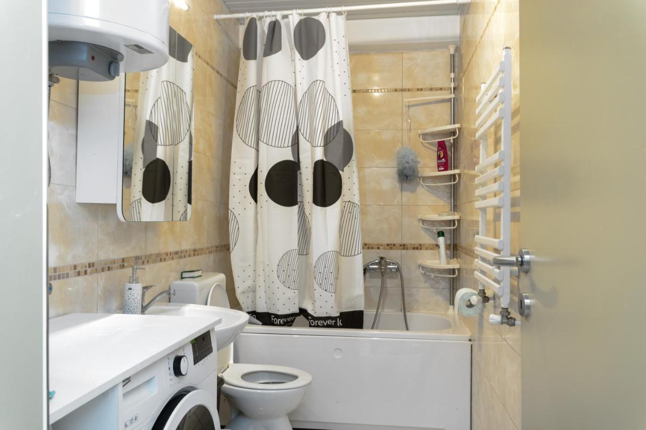 One Bedroom Apartment With Private Parking Скоп'є Екстер'єр фото
