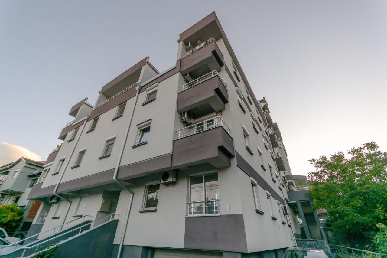 One Bedroom Apartment With Private Parking Скоп'є Екстер'єр фото
